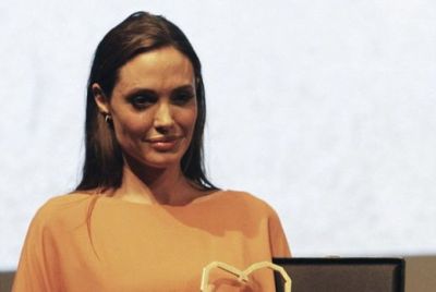Angelina Jolie cum nu ai mai vazut-o niciodata: in lacrimi. Motivul pentru care a plans!