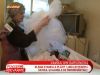 SINISTRU - O batrana asteapta sa moara cu sicriul si crucea langa ea - VIDEO