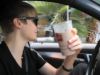 Justin Bieber, pus pe glume la fast-food - VIDEO