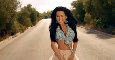 Mai SEXY ca niciodata! Inna a lansat videoclipul piesei "Un Momento" ITI PLACE?