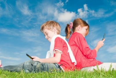 Pro sau contra: Telefonul mobil este util intr-o familie?