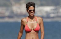 45 de motive pentru Halle Berry sa zambeasca -  Actrite de peste 40 de ani care arata perfect in bikini