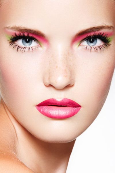 Cosmeticele verii &ndash; 5 produse ce nu trebuie sa-ti lipseasca din portfard ca sa fii frumoasa 