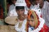 Un mire indian isi sfinteste viitoarea sotie minora, potrivit traditiei hinduse - Ceremonia are loc in satul Malda, India