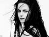 Kristen Stewart apare intr-un videoclip alb negru, fara machiaj si cu parul nearanjat  - FOTO&VIDEO