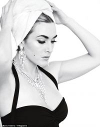 Kate Winslet s-a transformat in Elizabeth Taylor