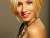 Este eleganta si feminina, dar nu se da inapoi de la strans gunoaie! Dana Rogoz participa la Let's Do It Romania!