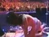 Top 5 cele mai amuzante si mai spectaculoase cazaturi ale artistilor pe scena