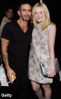 Iti place cum s-a imbracat Dakota Fanning la prezentarea colectiei lui Marc Jacobs?
