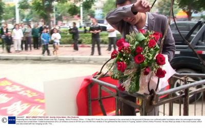 Cea mai nesuferita soacra din toata lumea. Uite cum l-a umilit pe viitorul sau ginere!