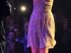 Taylor Swift si-a pus in evidenta feminitatea intr-o rochie stralucitoare la „Academy Country Music Awards” 