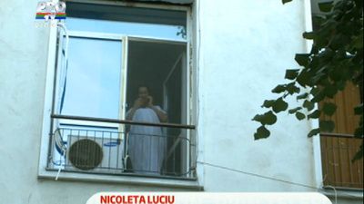 Nicoleta Luciu isi adoarme tripletii cu must - Recunosti mamica din imagine?