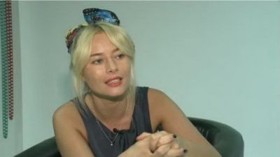 Biscuiti cu mere, teatru radiofonic si jocurile olimpice! Cum se distra Laura Cosoi in copilarie!