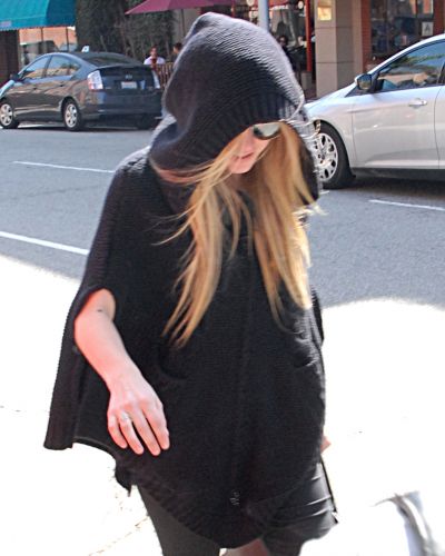 Avril Lavigne este insarcinata?