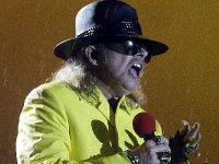 FOTO / Axl Rose e de nerecunoscut! Uite cat de mult s-a ingrasat solistul Guns N' Roses!