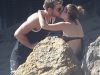 Miley Cyrus, la plaja impreuna cu iubitul ei, Liam Hemsworth – FOTO