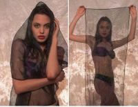 Angelina Jolie, lipsita de inhibitii la numai 16 ani - Vezi video de la o sedinta foto in costume de baie