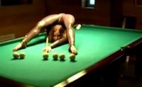 <span style="color:#f00;">VIDEO! </span>Cea mai<span style="color:#f00;"> SENZUALA CONTORSIONISTA </span>a dat pe spate o lume intreaga! Lovitura la care altii nici nu viseaza
