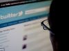 Hotii te urmaresc pe Facebook si pe Twitter