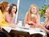 Discutii fara sfarsit la cafea. Cercetatorii dezvaluie de ce le place femeilor sa barfeasca