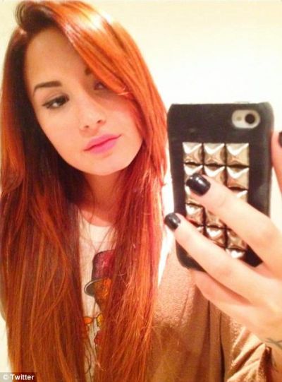 Schimbare spectaculoasa de look - Demi Lovato s-a facut roscata 
