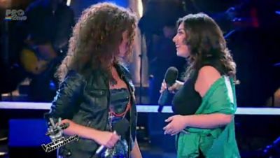 Un duet periculos! I-a spart paharul lui Smiley cu vocea ei si i-a facut detrartraj cu ultrasunete lui Moga!