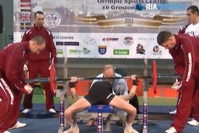 Un barbat matur nu are atata forta! O fetita de 12 ani a batut 4 recorduri mondiale la mondialele de powerlifting! Vezi ce a facut: