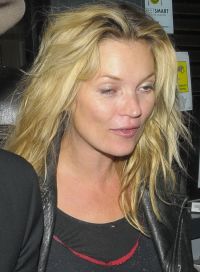 	Inca odata, Kate Moss demonstreaza ca fara machiaj si Photoshop este doar...o femeie banala!