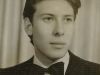 Afla cine este adolescentul din fotografie
