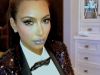 Kim Kardashian vrea sa fie in pas cu moda, asa ca a apelat la un tatuaj de buze in alb-negru