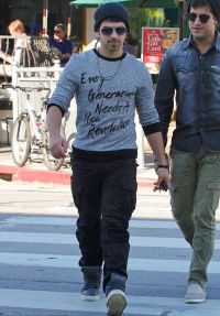 Joe Jonas a fost internat in spital dupa o noapte de clubbing