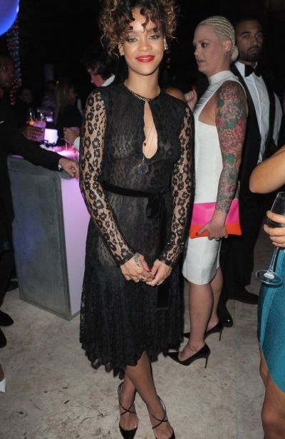  Rihanna fara sutien intr-o rochie transparenta de Revelion: Sexy sau vulgar?