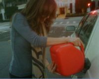 Thalia a ramas fara benzina