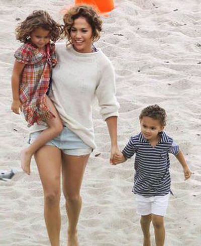 Jennifer Lopez se bucura de statutul de mama singura