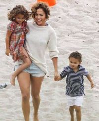 Jennifer Lopez se bucura de statutul de mama singura