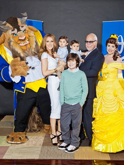 Celine Dion, sotul ei si cei trei copii s-au pozat cu Frumoasa si Bestia