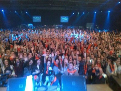 Inna a isterizat multimile la Belgrad - FOTO si VIDEO