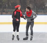 EXCLUSIV pe voyo.ro - Alina si Dorian canta "Try to remember" intr-o scena din sezonul 2 al serialului "Pariu cu viata" 