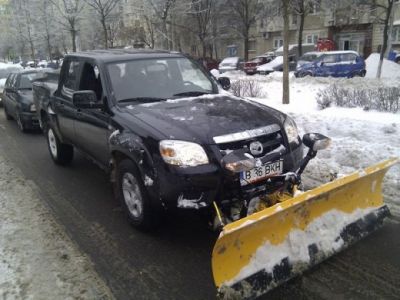 Romanii au inventat un nou SUV! Are cea mai tare echipare de iarna! :)