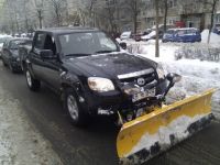 Romanii au inventat un nou SUV! Are cea mai tare echipare de iarna! :)