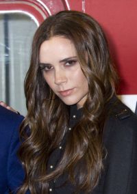 Victoria Beckham : "Nu sunt o femeie cu toane. Lucrez mult si sunt mamica full-time"