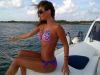 Relaxare maxima in largul marii. Vezi cat de bine arata Anahi in costum de baie