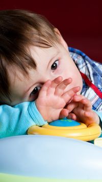 Caz socant! Doi copii au fost incurcati la nastere. Afla motivul uimitor pentru care acum unul dintre ei e renegat de propria mama