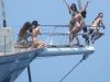 Un nou dezmat in stil Kardashian. Vezi ce fac surorile in costum de baie pe marginea iahtului - FOTO