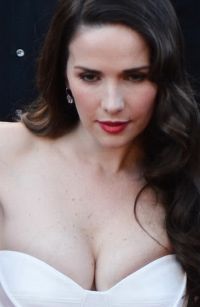 O alta vedeta a cazut in penibil la Cannes. Natalia Oreiro, intr-o rochie mult prea mica pentru bustul ei - FOTO