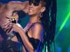 Cu fata schimonosita si cu picioarele deformate. Cum a socat Rihanna la ultimul concert