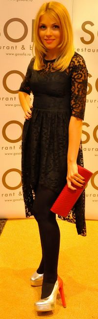 Vezi cum a accesorizat Andreea Ibacka o rochie neagra, la un eveniment monden