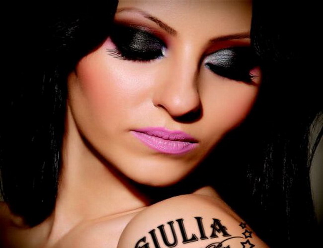 Giulia: As da 2000 de euro pe o poseta...doar daca face si micul dejun! EXCLUSIV
