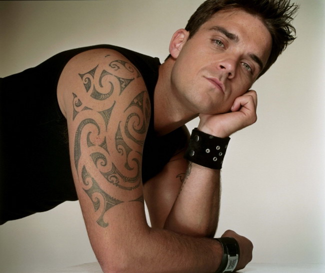 Robbie Williams, obligat de iubita sa renunte la fumat: vor sa faca un copil, iar tigarile dauneaza spermei!