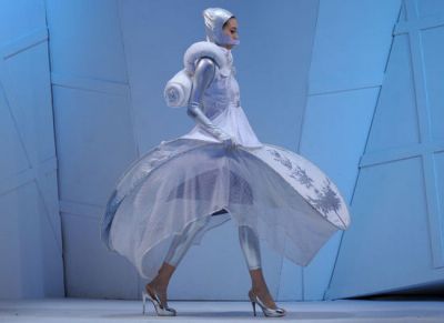 Chinezii creeaza haine in stilul Lady Gaga GALERIE FOTO